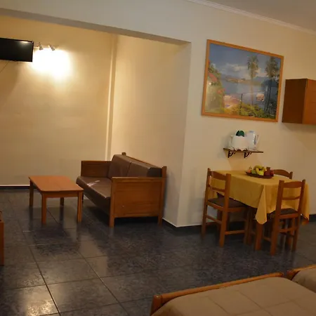 Aristotelis Aparthotel Frikes