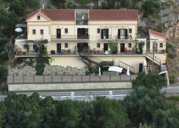 Aristotelis Aparthotel Frikes