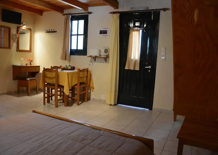 Aristotelis Aparthotel Frikes