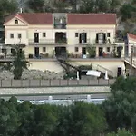 Aristotelis Aparthotel Frikes