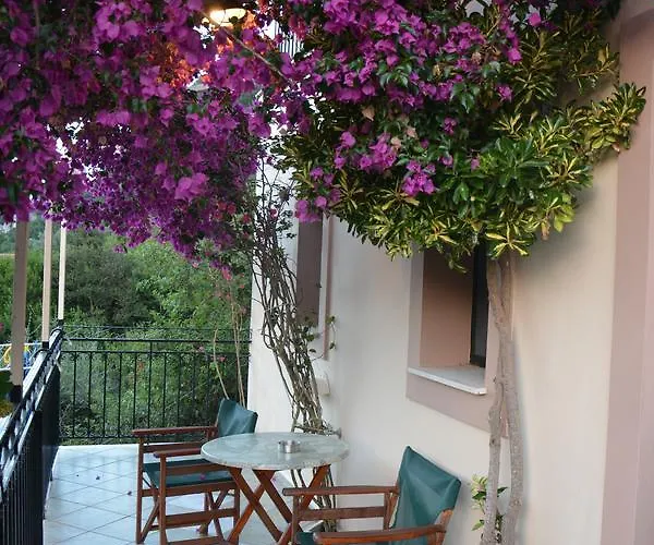 Aristotelis Aparthotel Frikes